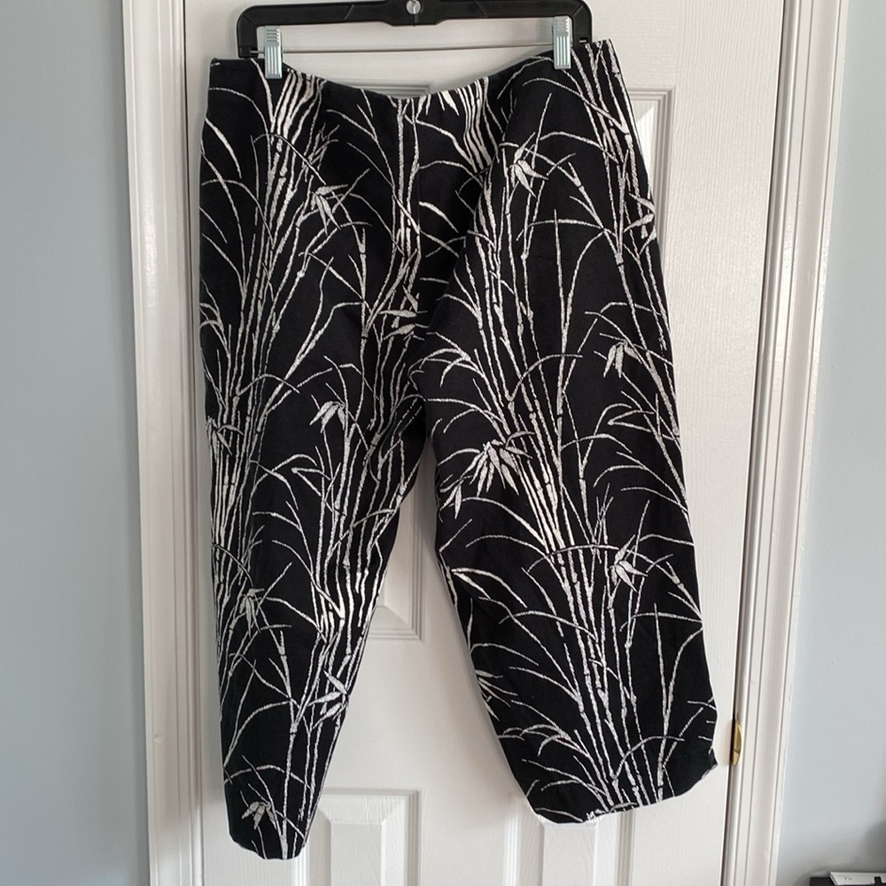 Talbots Black & White Bamboo Printed Capris Crop Pants Size 16W Petite - Picture 5 of 6